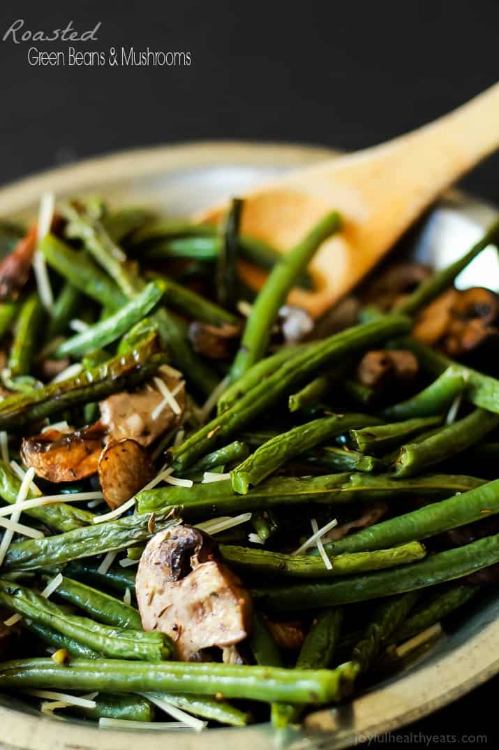 A much healthier version of Green Bean Casserole, fresh green beans & mushrooms mixed with thyme and lemon juice. | m.albarakaa.com 更健康的青豆砂锅,新鲜的青豆和蘑菇混合百里香和柠檬汁。| m.albarakaa.com