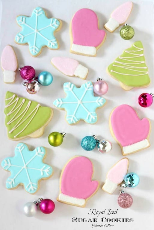 35 Must Have Christmas Cookie Recipes 彩色糖霜什锦冰糖饼干