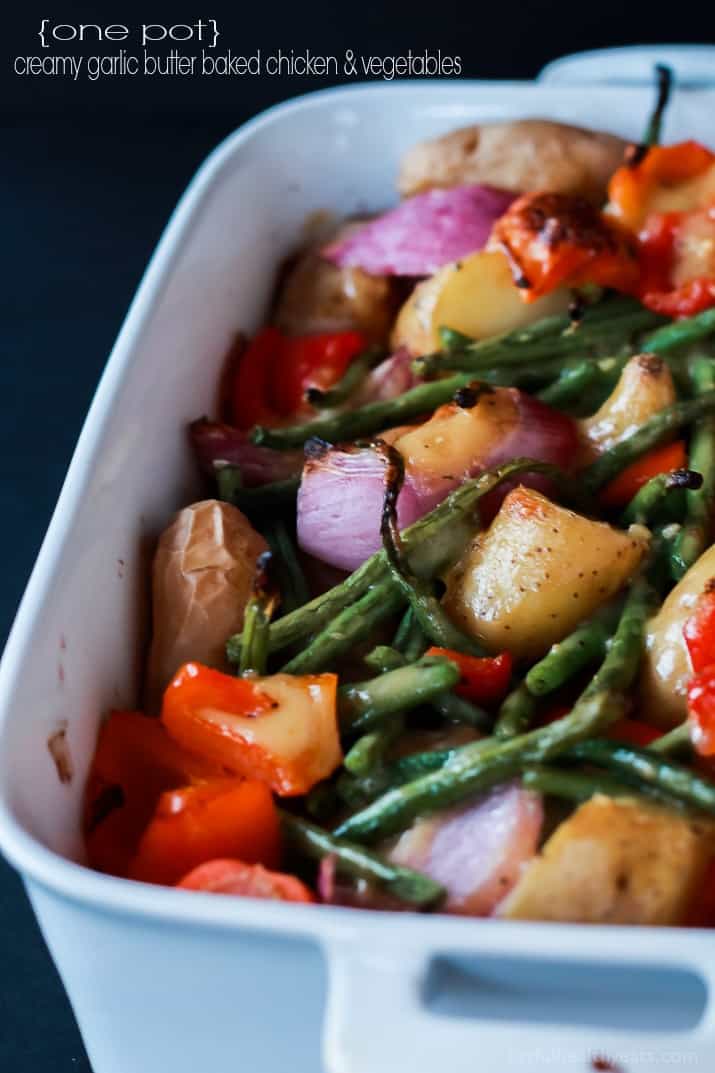 Easy 40 Minute meal that is amazing! One Pot Creamy Garlic Butter Baked Chicken & Vegetables. De-lish! | m.albarakaa.com #ad #CampbellSauces #recipes 简单的40分钟餐是惊人的!一锅奶油大蒜黄油烤鸡和蔬菜。De-lish !| m.albarakaa.com # ad# campbellsauce #recipes