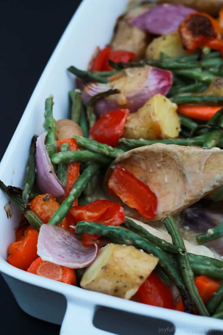 Easy 40 Minute meal that is amazing! One Pot Creamy Garlic Butter Baked Chicken & Vegetables. De-lish! | m.albarakaa.com #ad #CampbellSauces #recipes 简单的40分钟餐是惊人的!一锅奶油大蒜黄油烤鸡和蔬菜。De-lish !| m.albarakaa.com # ad# campbellsauce #recipes