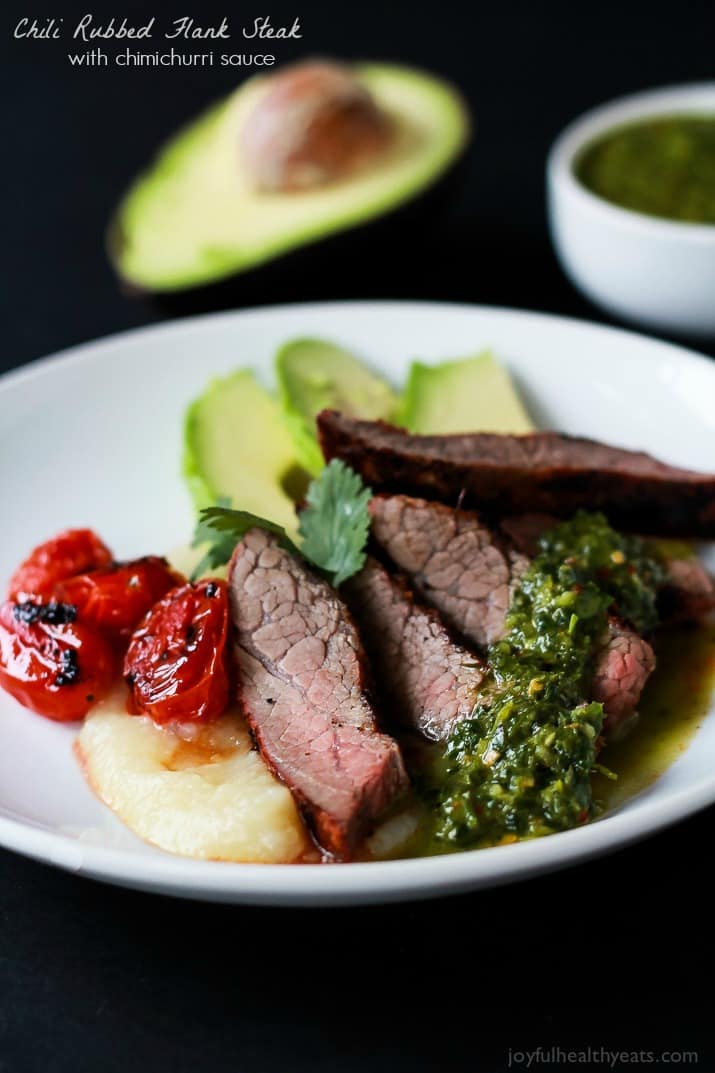 Mustard Crusted Pork Chops with Bourbon Glazed Apples 一盘辣椒擦牛腩牛排配Chimichurri和鳄梨