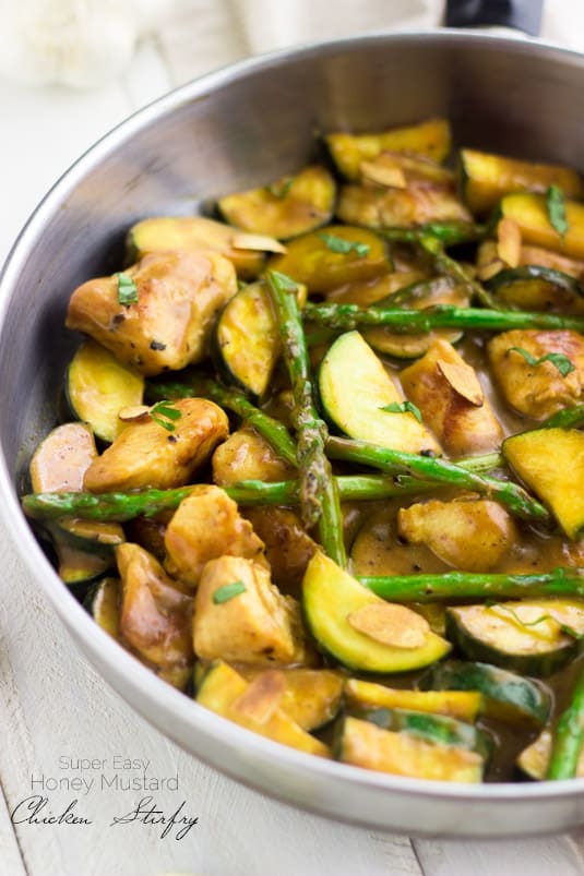25 Healthy Dinner Recipes 蜂蜜芥末在金属锅里炒菜
