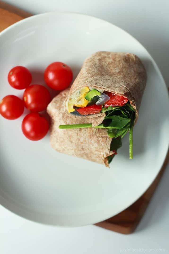 Healthy + Easy Roasted Vegetable Wraps with a Roasted Garlic White Bean Hummus, this is seriously amazing! | m.albarakaa.com #eathealthy #recipes 健康+易烤的蔬菜包装与烤大蒜白豆鹰嘴豆,这真的很棒!|m.albarakaa.com #eathealthy #recipes.