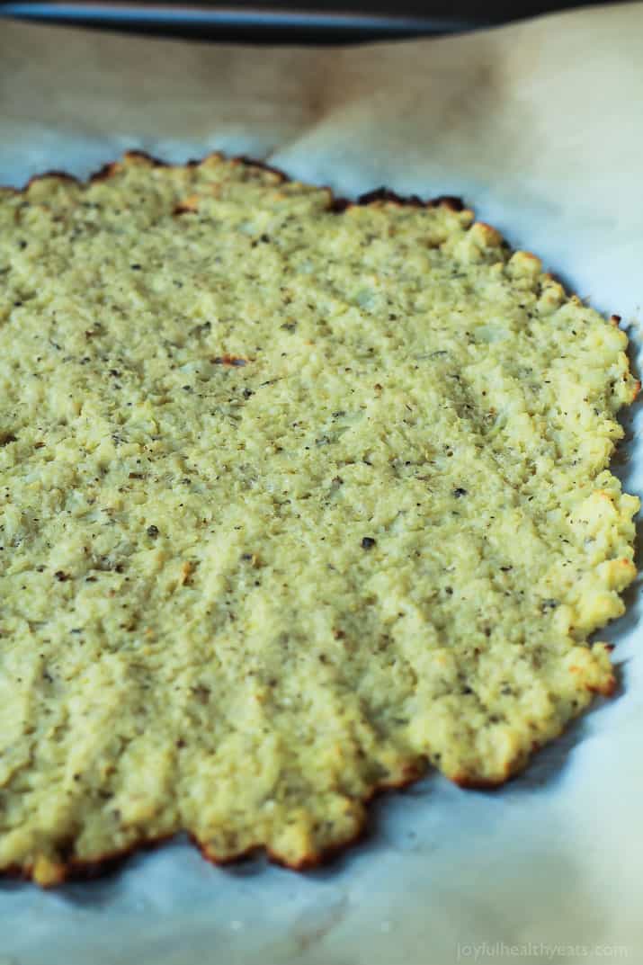 Done in 30 Minutes! An Easy Gluten Free Herb Cauliflower Pizza Crust recipe that is full of flavor and takes less time to make them homemade pizza dough. | joyfulhealthyeats.com #recipe 30分钟就完成了!一个简单的无谷蛋白药草花椰菜披萨饼的食谱,充满了风味,花更少的时间自制披萨面团。| joyfulhealthyeats.com食谱