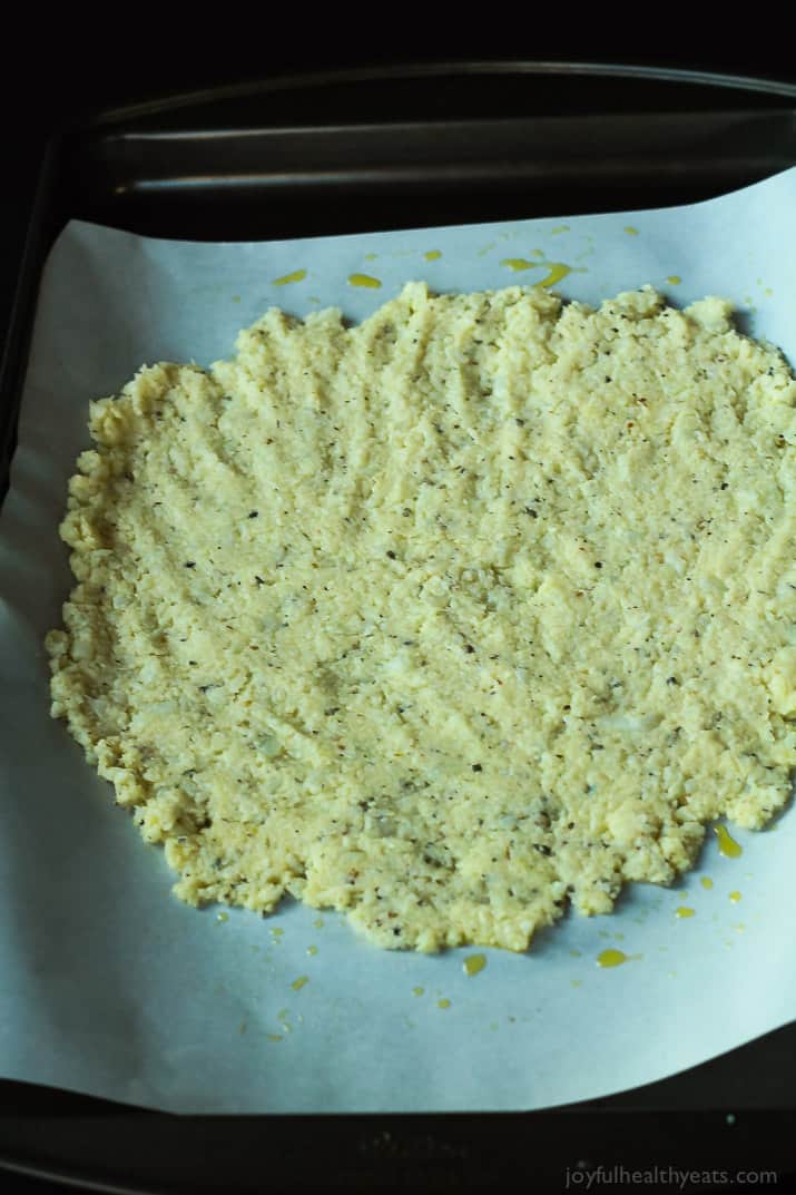 Done in 30 Minutes! An Easy Gluten Free Herb Cauliflower Pizza Crust recipe that is full of flavor and takes less time to make them homemade pizza dough. | joyfulhealthyeats.com #recipe 30分钟就完成了!一个简单的无谷蛋白药草花椰菜披萨饼的食谱,充满了风味,花更少的时间自制披萨面团。| joyfulhealthyeats.com食谱