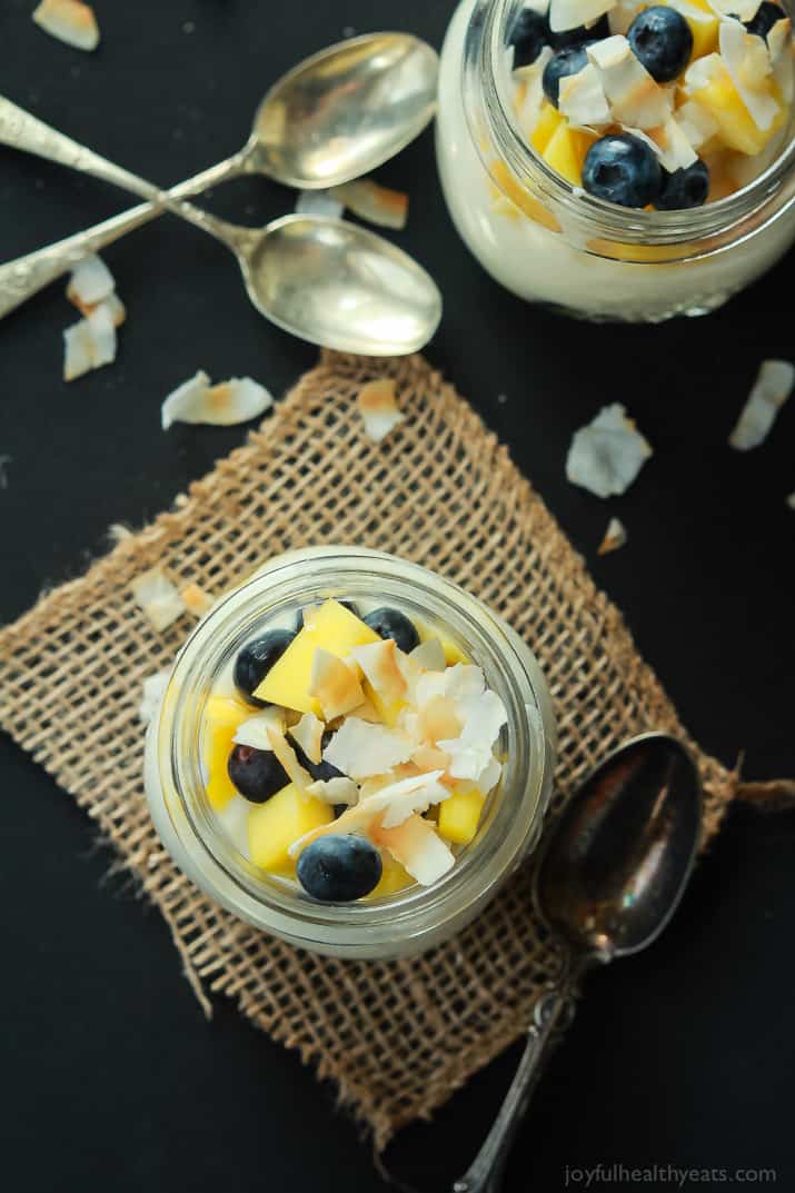 Dessert for breakfast with this Tropical Superfruit Yogurt Parfait, an easy way to detox that tastes delicious! | joyfulhealthyeats.com #recipes #healthybreakfast 早餐甜点是这款热带超级水果酸奶冻糕,一种简单的排毒方法,味道美味!| joyfulhealthyeats.com #食谱#健康早餐