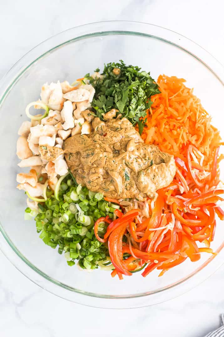 过程照片如何制作泰国鸡肉夏南瓜面条用辣花生酱