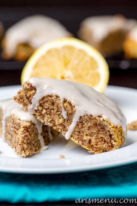 28 Last Minute Easter Brunch Ideas 两个柠檬味司康饼加柠檬