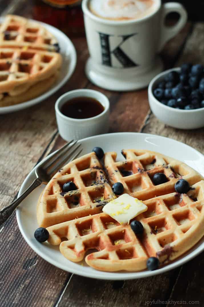 Whole Wheat Lemon Blueberry Waffles, these Waffles are packed with juicy blueberries and fresh lemon zest for the perfect light summer breakfast recipe! | joyfulhealthyeats.com #brunch #mothersday 全麦柠檬蓝莓华夫饼,这些华夫饼挤满了多汁的蓝莓和新鲜的柠檬皮,可完美的夏季早餐食谱!|joyfulhealthyeats.com #runch #mothersday