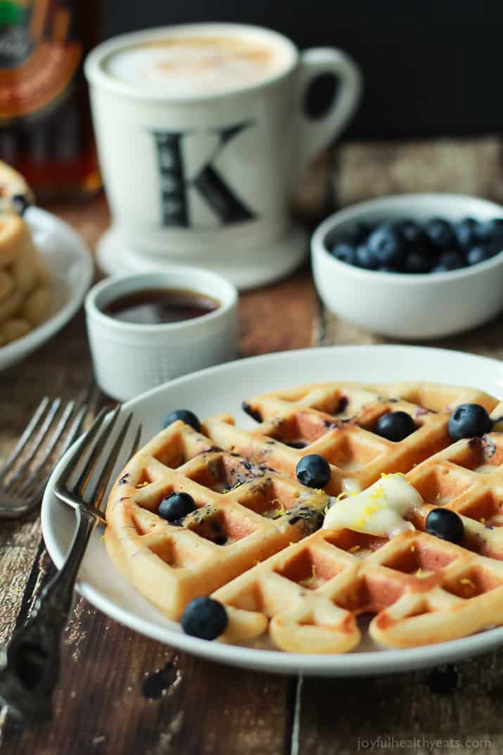 Whole Wheat Lemon Blueberry Waffles, these Waffles are packed with juicy blueberries and fresh lemon zest for the perfect light summer breakfast recipe! | joyfulhealthyeats.com #brunch #mothersday 全麦柠檬蓝莓华夫饼,这些华夫饼挤满了多汁的蓝莓和新鲜的柠檬皮,可完美的夏季早餐食谱!|joyfulhealthyeats.com #runch #mothersday