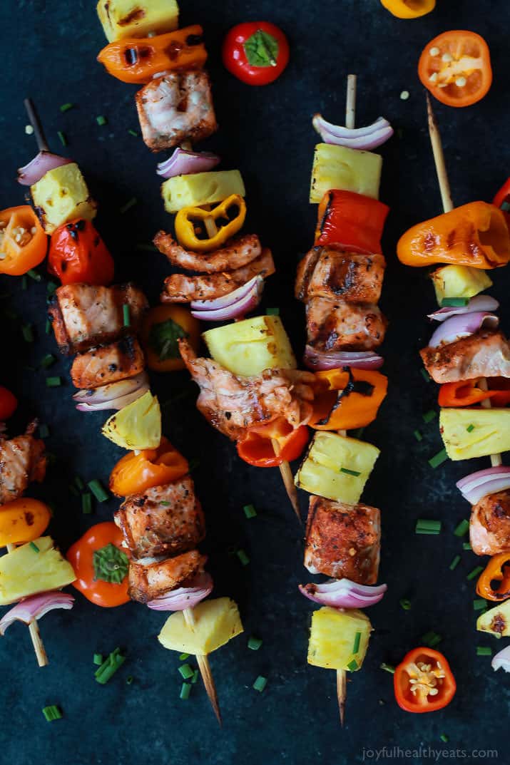 Caribbean Grilled Salmon Kabobs will take you straight to the islands with the cajun spices, fresh pineapple, bell peppers, and fresh seafood! Perfect healthy grilling recipe for the summer done in 20 minutes! | joyfulhealthyeats.com #recipes 加勒比烤三文鱼kabobs与cajun香料,新鲜的菠萝,甜椒和新鲜的海鲜