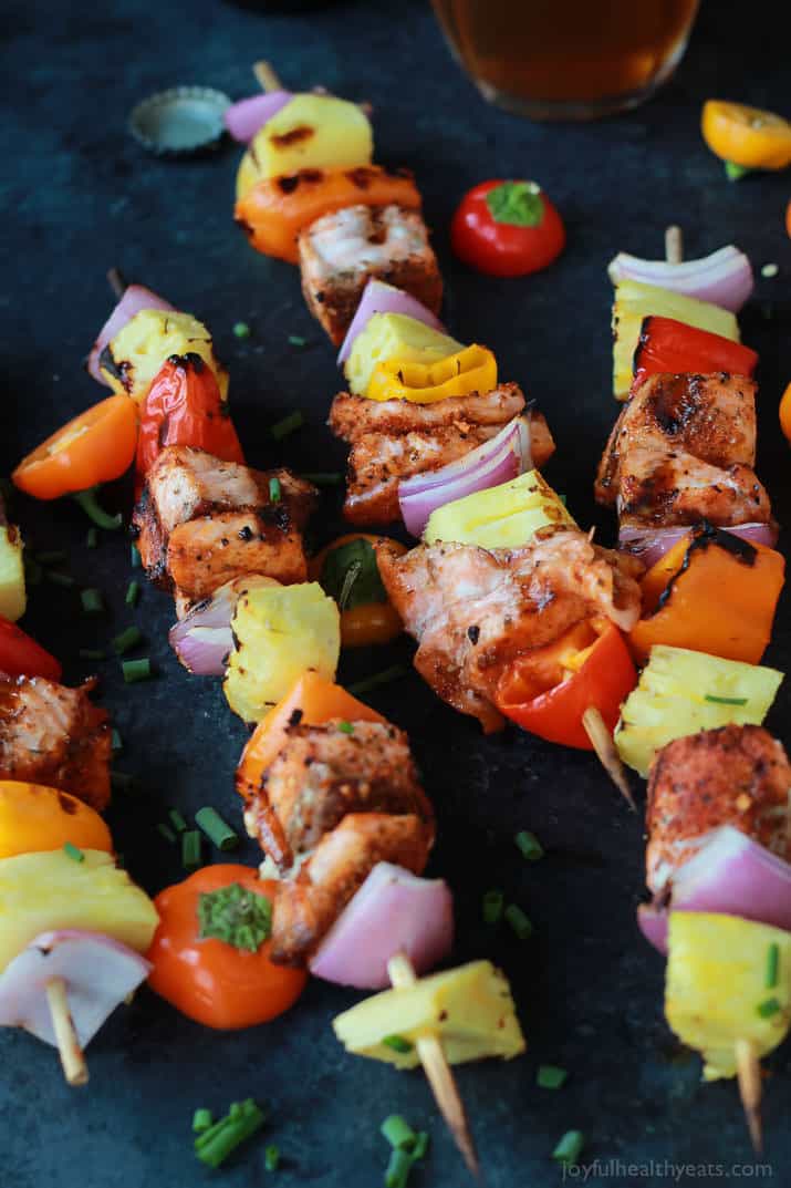 Caribbean Grilled Salmon Kabobs will take you straight to the islands with the cajun spices, fresh pineapple, bell peppers, and fresh seafood! Perfect healthy grilling recipe for the summer done in 20 minutes! | joyfulhealthyeats.com #recipes 加勒比烤三文鱼kabobs与cajun香料,新鲜的菠萝,甜椒和新鲜的海鲜