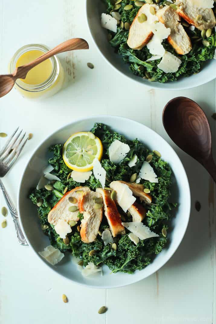 Easy Kale Chicken Caesar Salad with pepitas, shaved parmesan and a homemade egg and anchovy free Caesar Dressing! Its the perfect salad recipe to have for the summer! | joyfulhealthyeats.com 简易羽衣甘蓝鸡肉凯撒沙拉配佩皮塔斯、帕尔玛干酪、自制鸡蛋和无凤尾鱼凯撒酱!这是夏天最完美的沙拉食谱!| joyfulhealthyeats.com