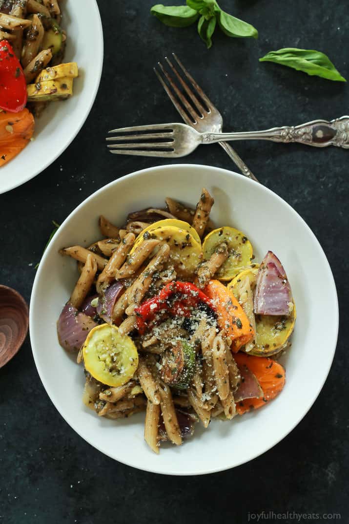 Basil Pesto Pasta和碗里点菜