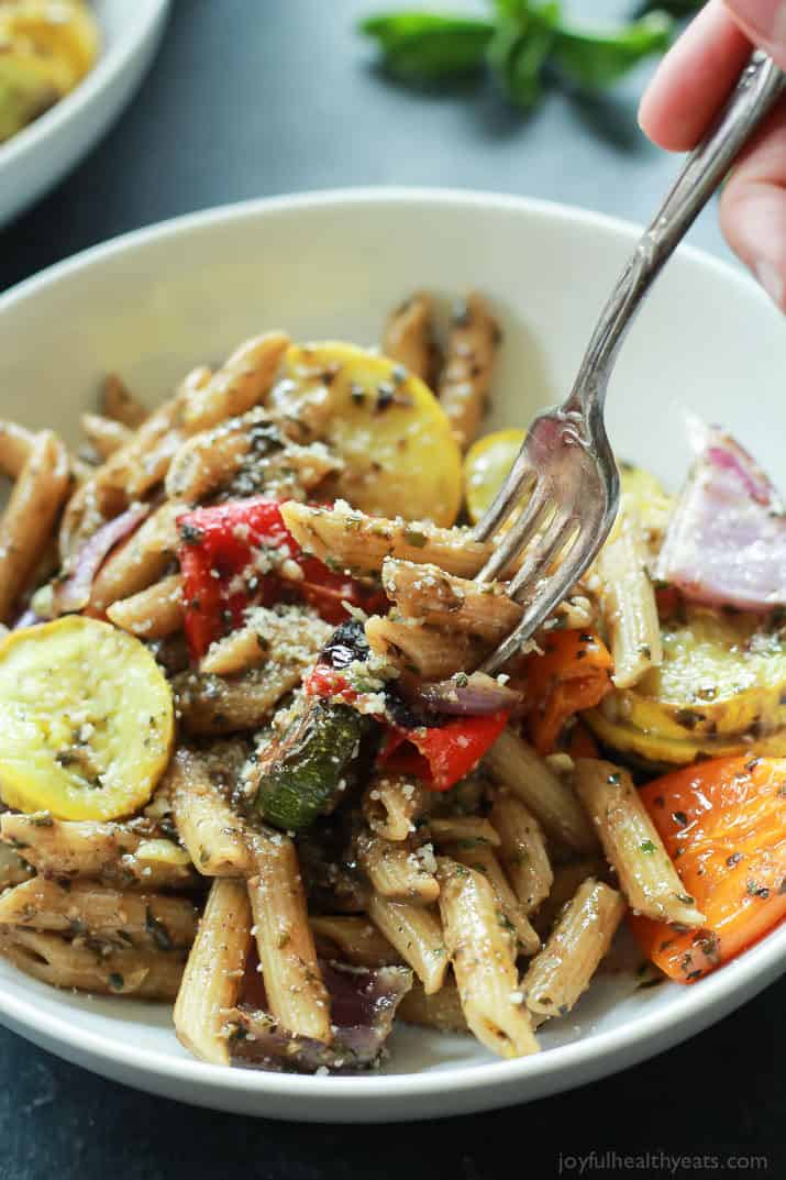 Basil Pesto Pasta和碗里点菜