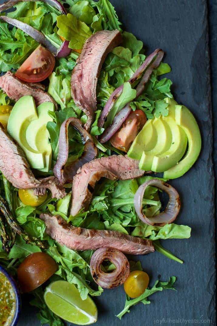 California Steak Salad with Chimichurri Dressing 加州牛排沙拉,牛油果切片和自制辣椒酱