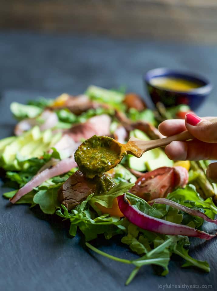 California Steak Salad with Chimichurri Dressing 自制的墨西哥辣椒酱淋在加州牛排沙拉上