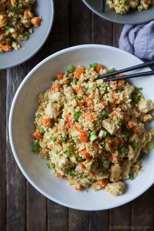 Healthy 30-Minute Dinners 白碗黑筷花椰菜鸡炒饭