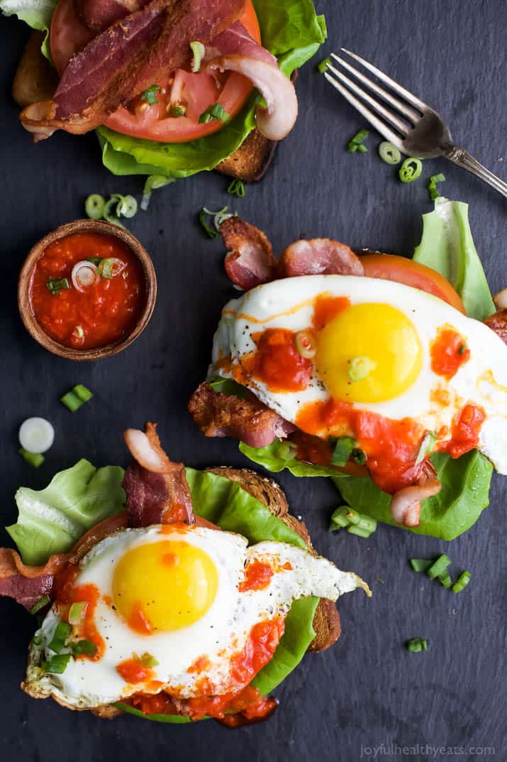 Open Faced BLT Sandwich with Harissa 培根,生菜,西红柿,鸡蛋和辣酱三明治