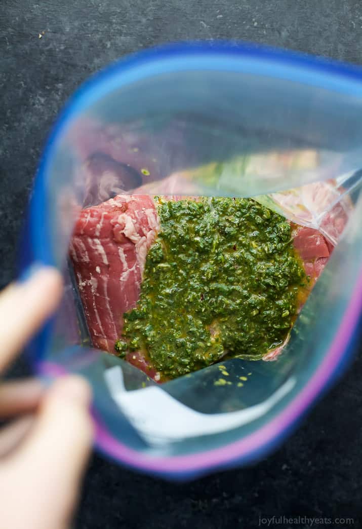 自制牛排Fajita Burrito碗充满奎奴亚藜,Fajita Steak,Avocado和一个Cilantro Lime Chimichurri酱你崇拜。这个快速的卷饼碗在30分钟内完成,一定是最喜欢的!|JoyfulHealthYeats.com |不麸质食谱