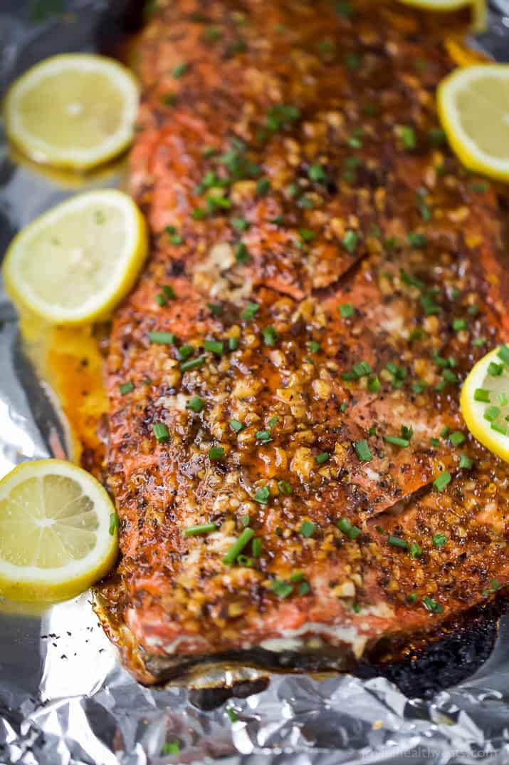 Honey Mustard Baked Salmon 蜂蜜芥末烘烤的三文鱼的特写镜头图象