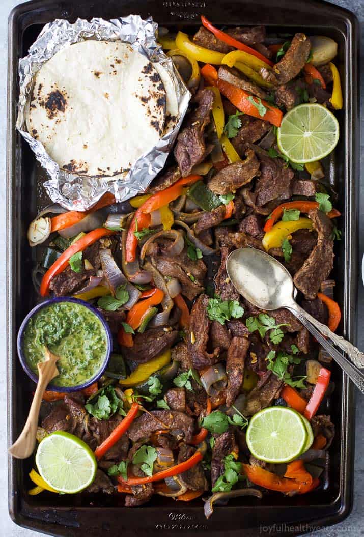 Sheet Pan Steak Fajitas 图片Sheet Pan Steak Fajitas在一个服务托盘