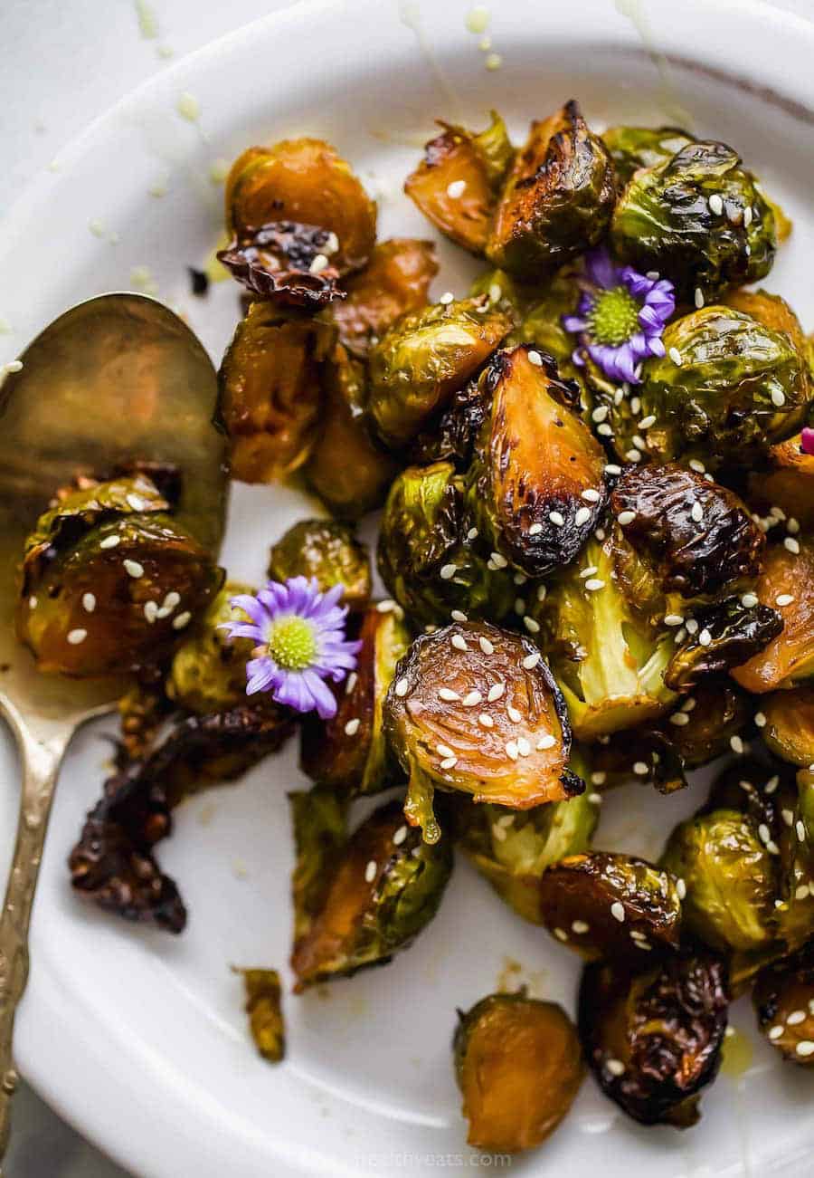 简单的蜂蜜大豆烤箱烤球芽甘蓝