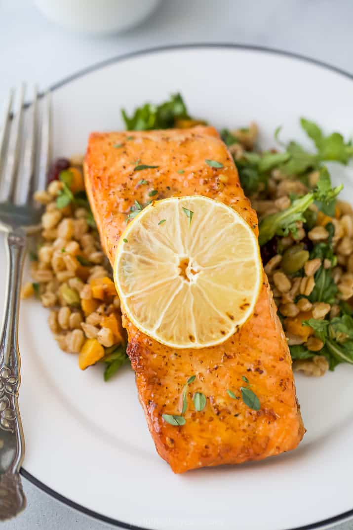 Easy Maple Dijon Air Fryer Salmon Recipe 一盘空气炸鱼配一份法罗沙拉