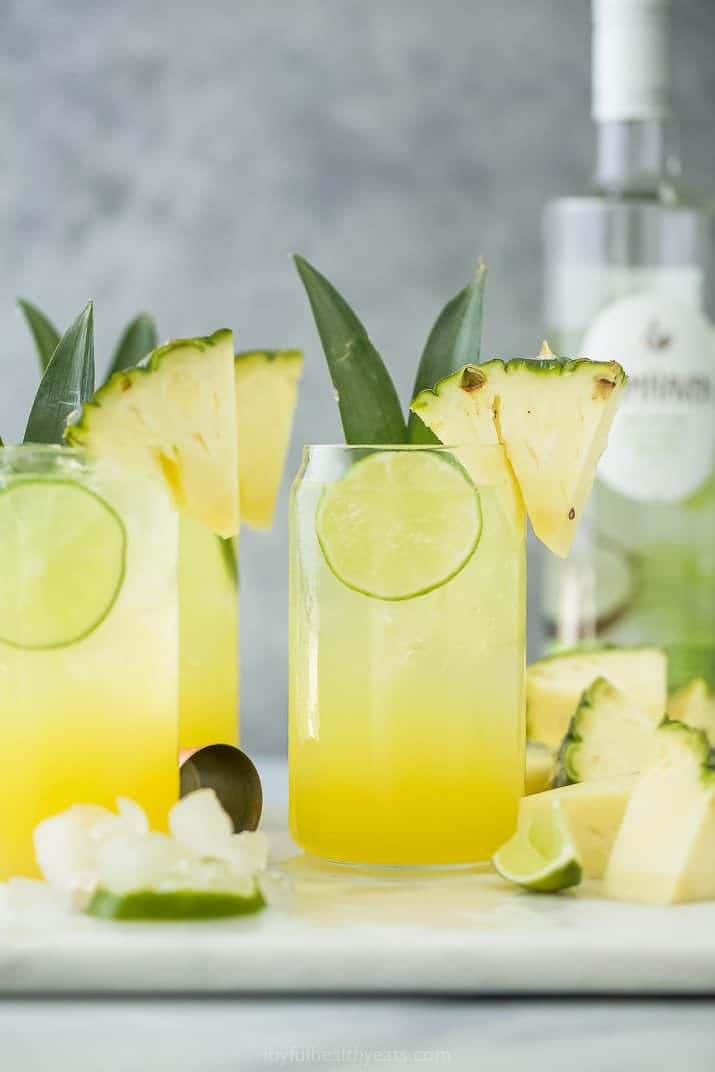 玻璃用刷新Pina Colada Spritzer