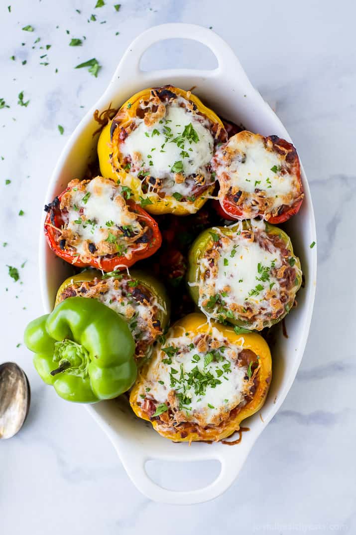 不含麸质Turkey Bolognese Stuffed Peppers a simple dinner recipe filled with rich flavor your family will love. These Stuffed Peppers make the perfect comforting weeknight meal!