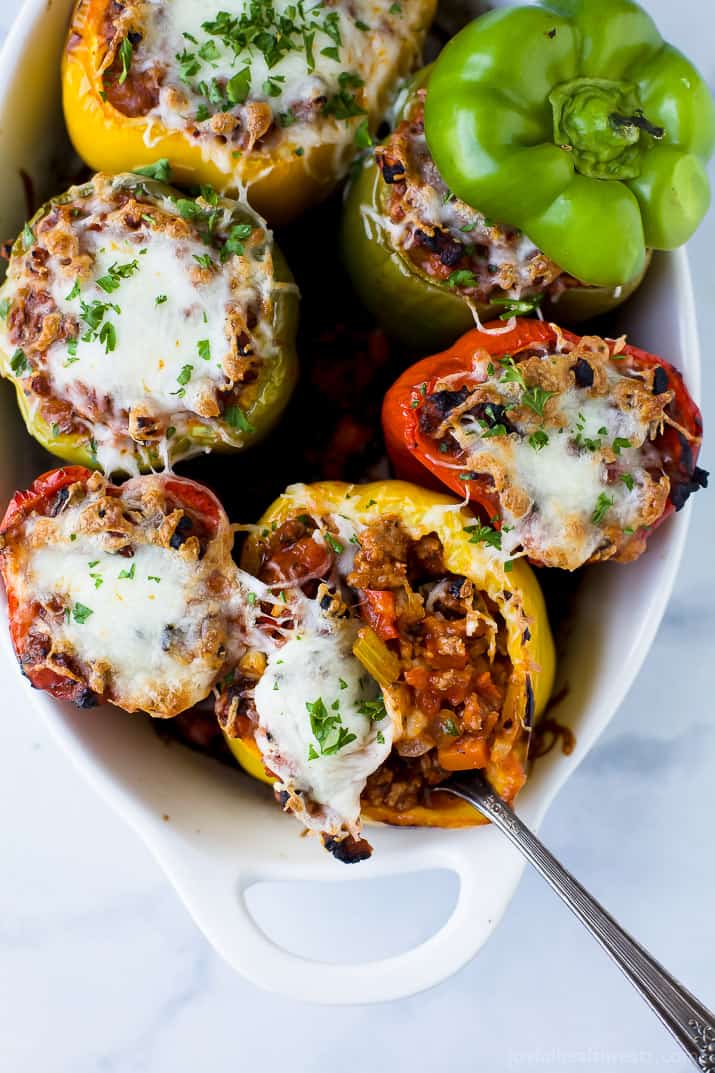 不含麸质Turkey Bolognese Stuffed Peppers a simple dinner recipe filled with rich flavor your family will love. These Stuffed Peppers make the perfect comforting weeknight meal!