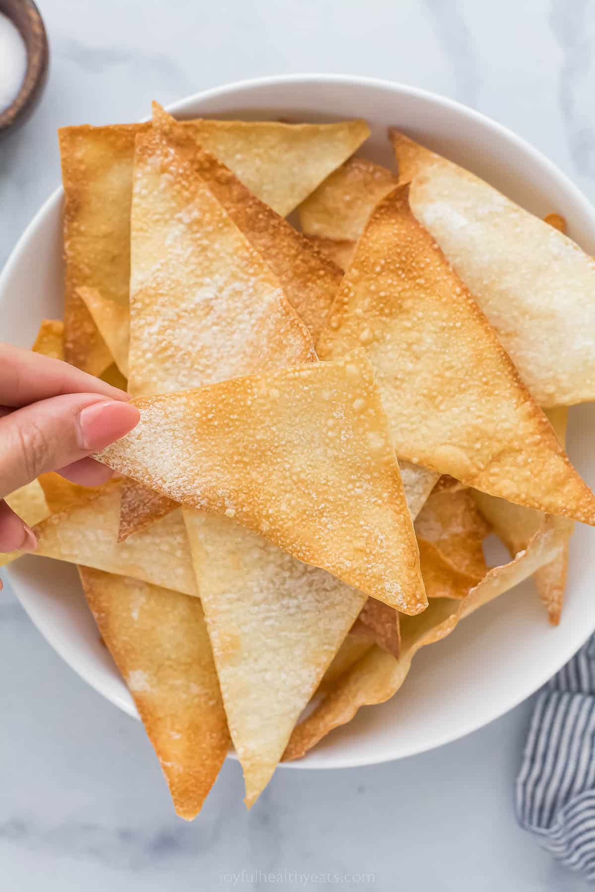 空气炸锅馄饨片在碗里